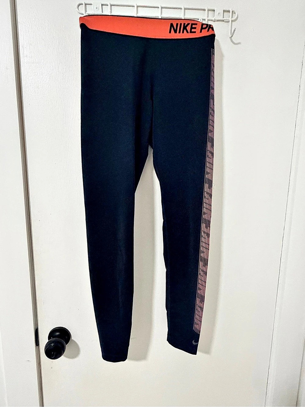 Nike Women's Black & Pink Leggings Like New